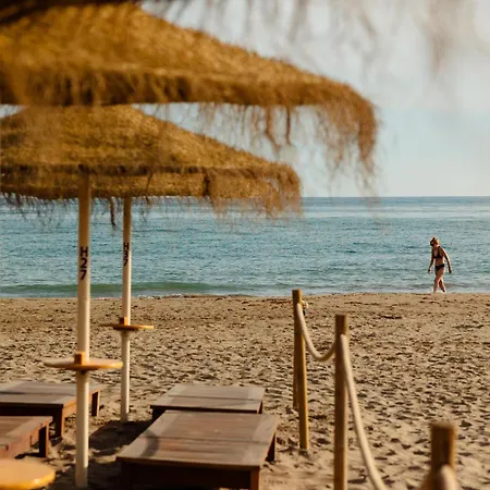 2 Storey Townhouse With Large Terrace Garden, Bbq And Close To The Beach, In Elviria, Apartment Marbella