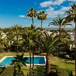 Appartement 2 Storey Townhouse With Large Terrace Garden, Bbq And Close To The Beach, In Elviria,