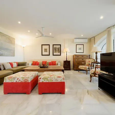 2 Storey Townhouse With Large Terrace Garden, Bbq And Close To The Beach, In Elviria,