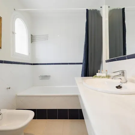 2 Storey Townhouse With Large Terrace Garden, Bbq And Close To The Beach, In Elviria, 马尔韦利亚