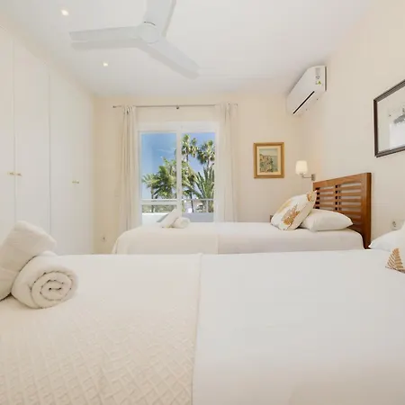Appartement 2 Storey Townhouse With Large Terrace Garden, Bbq And Close To The Beach, In Elviria, *