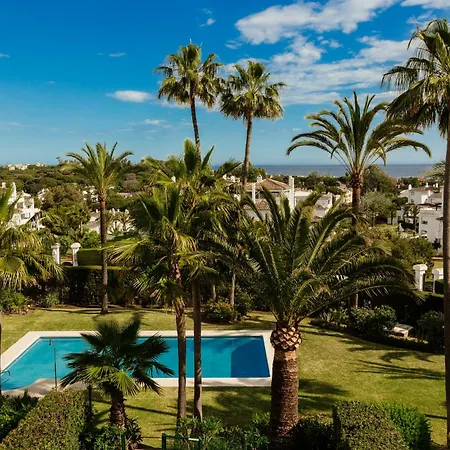 Apartment 2 Storey Townhouse With Large Terrace Garden, Bbq And Close To The Beach, In Elviria,