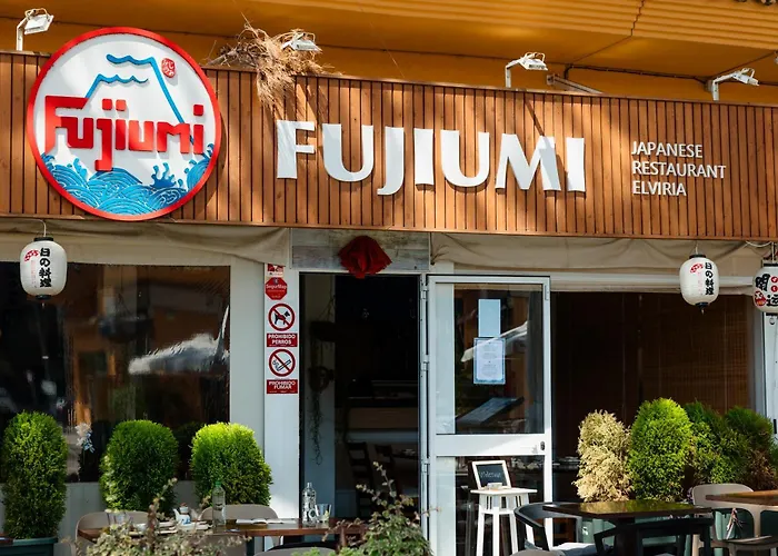 2 Storey Townhouse With Large Terrace Garden, Bbq And Close To The Beach, In Elviria, Apartamento Marbella