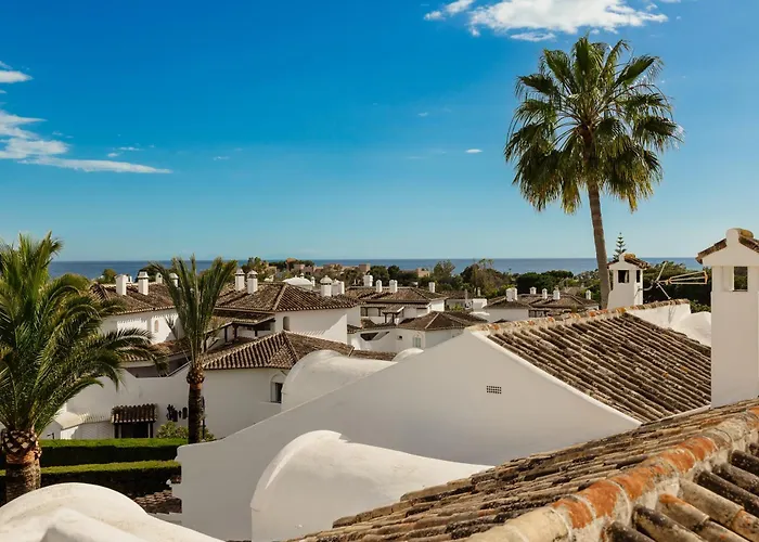 2 Storey Townhouse With Large Terrace Garden, Bbq And Close To The Beach, In Elviria,