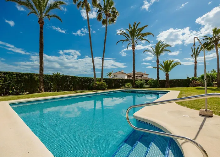 2 Storey Townhouse With Large Terrace Garden, Bbq And Close To The Beach, In Elviria, * ماربيا