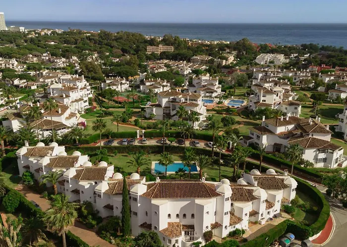 2 Storey Townhouse With Large Terrace Garden, Bbq And Close To The Beach, In Elviria,