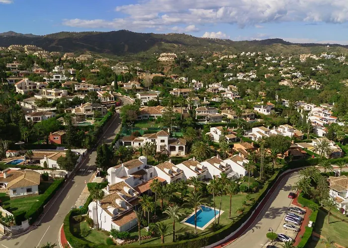 شقة 2 Storey Townhouse With Large Terrace Garden, Bbq And Close To The Beach, In Elviria, ماربيا