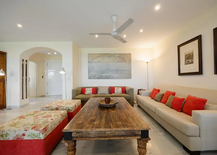 شقة 2 Storey Townhouse With Large Terrace Garden, Bbq And Close To The Beach, In Elviria, *