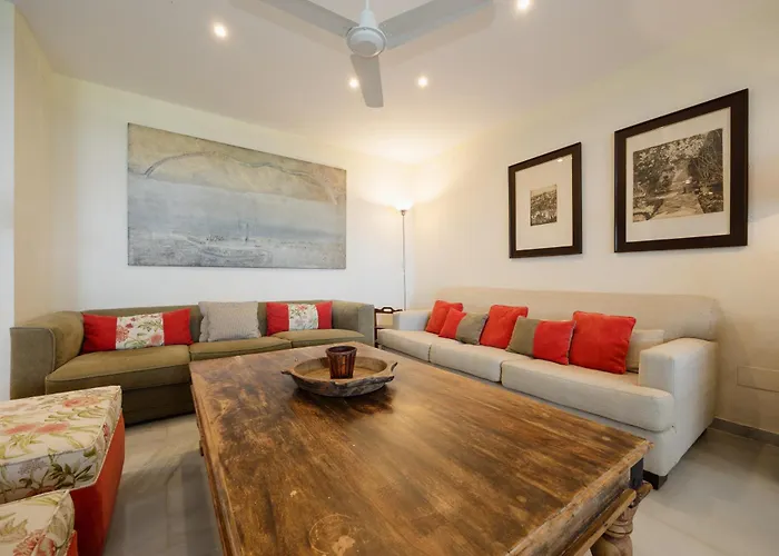 شقة 2 Storey Townhouse With Large Terrace Garden, Bbq And Close To The Beach, In Elviria, ماربيا