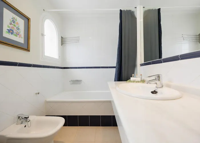 2 Storey Townhouse With Large Terrace Garden, Bbq And Close To The Beach, In Elviria, ماربيا