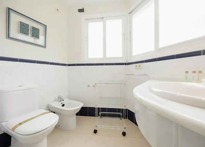 2 Storey Townhouse With Large Terrace Garden, Bbq And Close To The Beach, In Elviria, * ماربيا