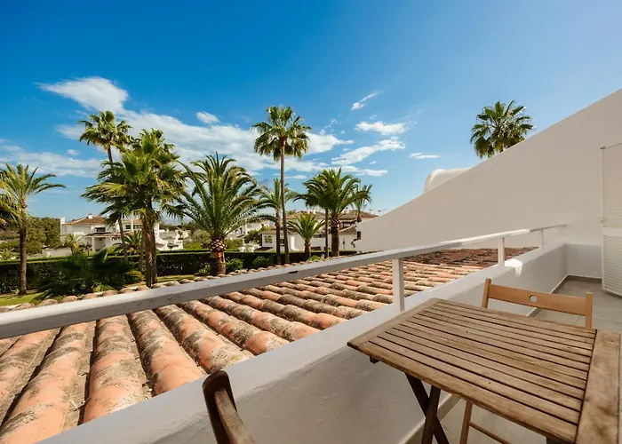 شقة 2 Storey Townhouse With Large Terrace Garden, Bbq And Close To The Beach, In Elviria,