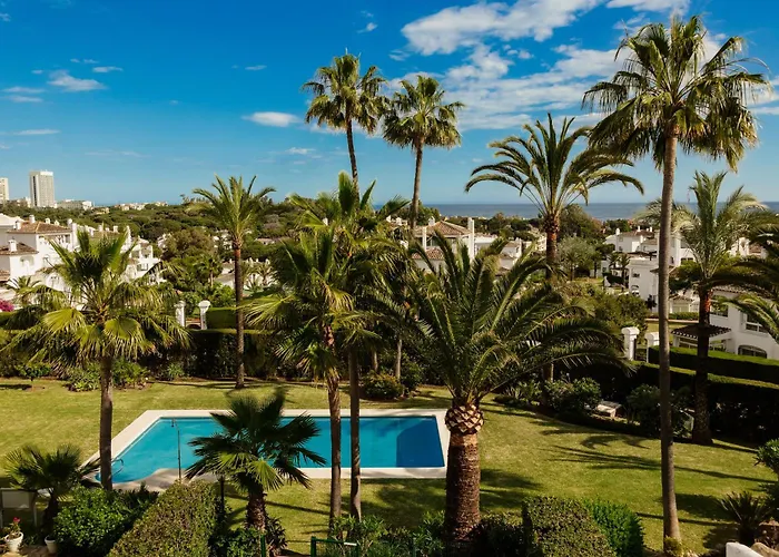 شقة 2 Storey Townhouse With Large Terrace Garden, Bbq And Close To The Beach, In Elviria,