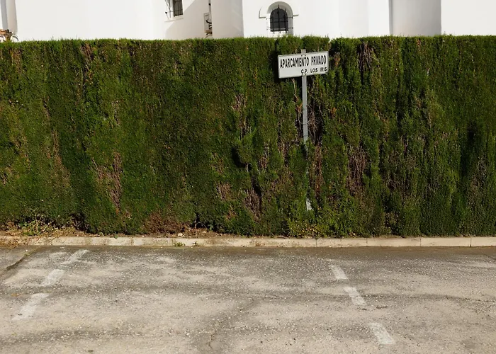 2 Storey Townhouse With Large Terrace Garden, Bbq And Close To The Beach, In Elviria, Apartamento