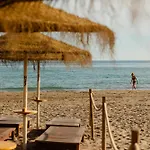 2 Storey Townhouse With Large Terrace Garden, Bbq And Close To The Beach, In Elviria, アパート マルベーリャ