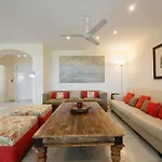 アパート 2 Storey Townhouse With Large Terrace Garden, Bbq And Close To The Beach, In Elviria, *
