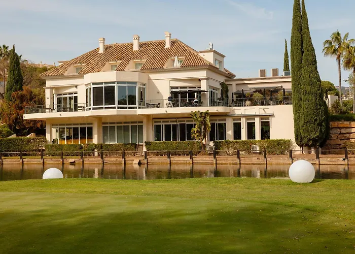 2 Storey Townhouse With Large Terrace Garden, Bbq And Close To The Beach, In Elviria, Apartment *