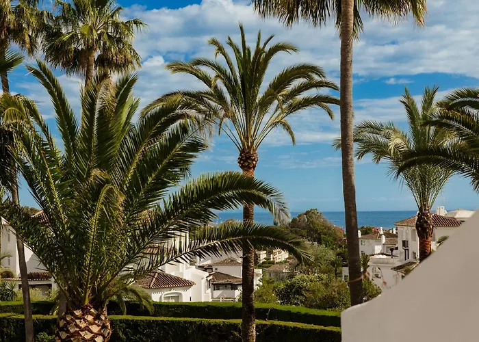2 Storey Townhouse With Large Terrace Garden, Bbq And Close To The Beach, In Elviria, Lägenhet *