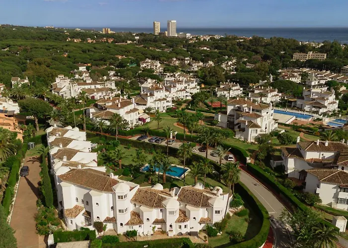 Apartment 2 Storey Townhouse With Large Terrace Garden, Bbq And Close To The Beach, In Elviria, *