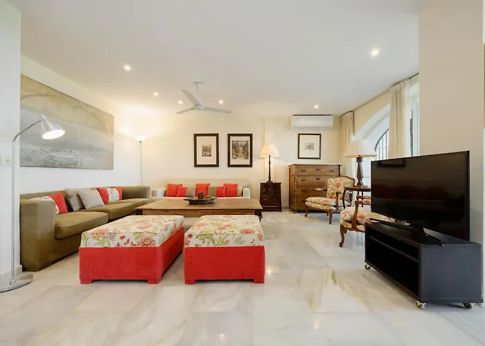 2 Storey Townhouse With Large Terrace Garden, Bbq And Close To The Beach, In Elviria,