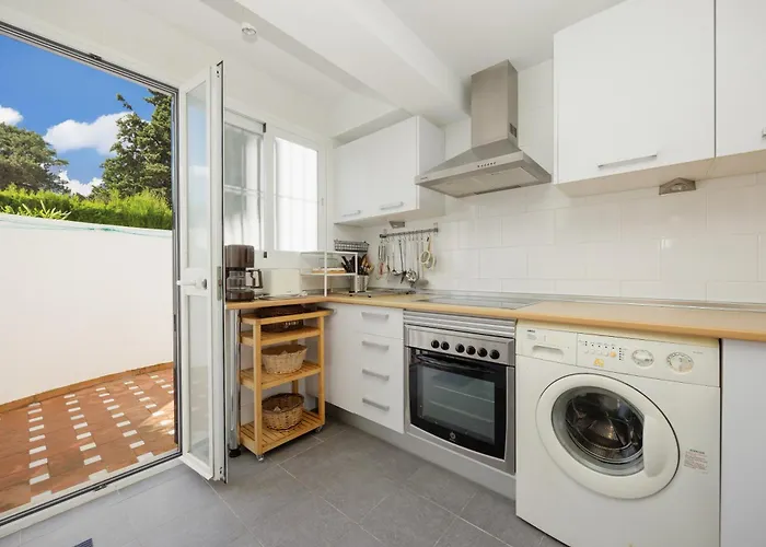 2 Storey Townhouse With Large Terrace Garden, Bbq And Close To The Beach, In Elviria, Lägenhet