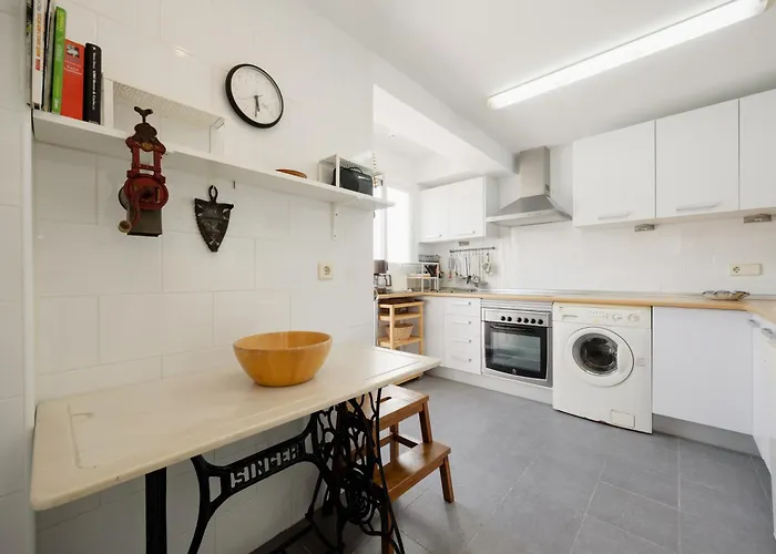 Lägenhet 2 Storey Townhouse With Large Terrace Garden, Bbq And Close To The Beach, In Elviria, *