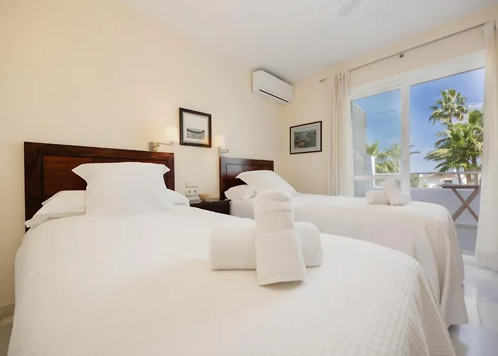 2 Storey Townhouse With Large Terrace Garden, Bbq And Close To The Beach, In Elviria, Apartment