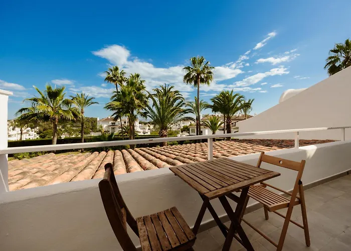 Lägenhet 2 Storey Townhouse With Large Terrace Garden, Bbq And Close To The Beach, In Elviria,