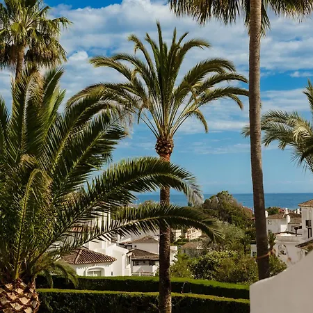 2 Storey Townhouse With Large Terrace Garden, Bbq And Close To The Beach, In Elviria, Lejlighed *