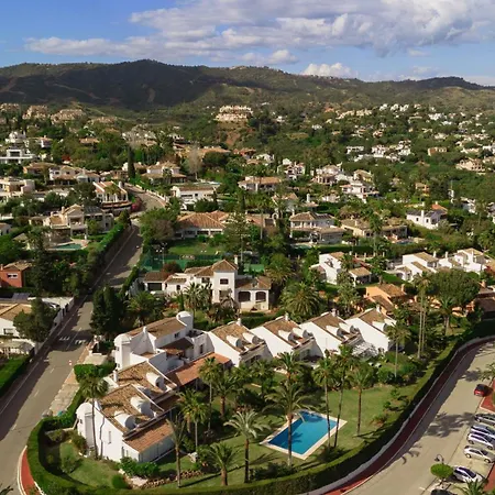 Lejlighed 2 Storey Townhouse With Large Terrace Garden, Bbq And Close To The Beach, In Elviria, Marbella