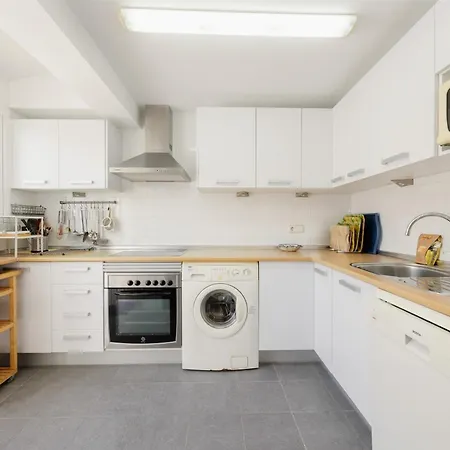 2 Storey Townhouse With Large Terrace Garden, Bbq And Close To The Beach, In Elviria, Lejlighed