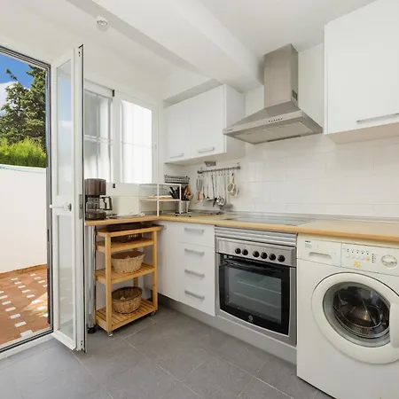 2 Storey Townhouse With Large Terrace Garden, Bbq And Close To The Beach, In Elviria, Lejlighed