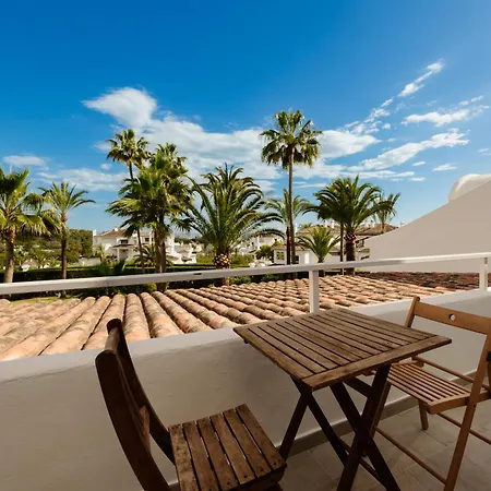 Lejlighed 2 Storey Townhouse With Large Terrace Garden, Bbq And Close To The Beach, In Elviria,
